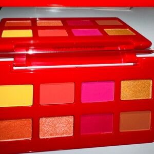 Caliente Eyeshadow Palette
